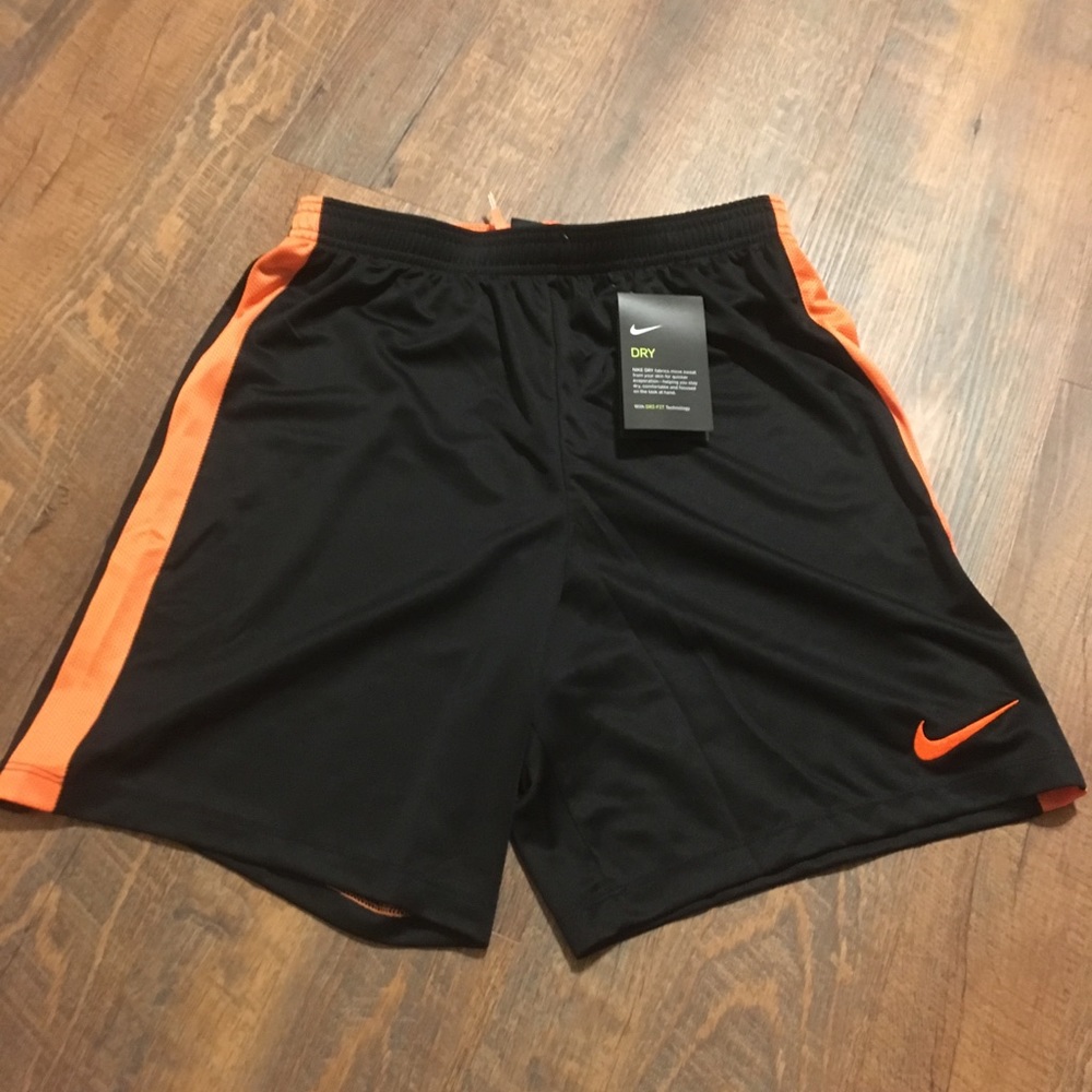 New Nike Drifit shorts Unisex kids XL